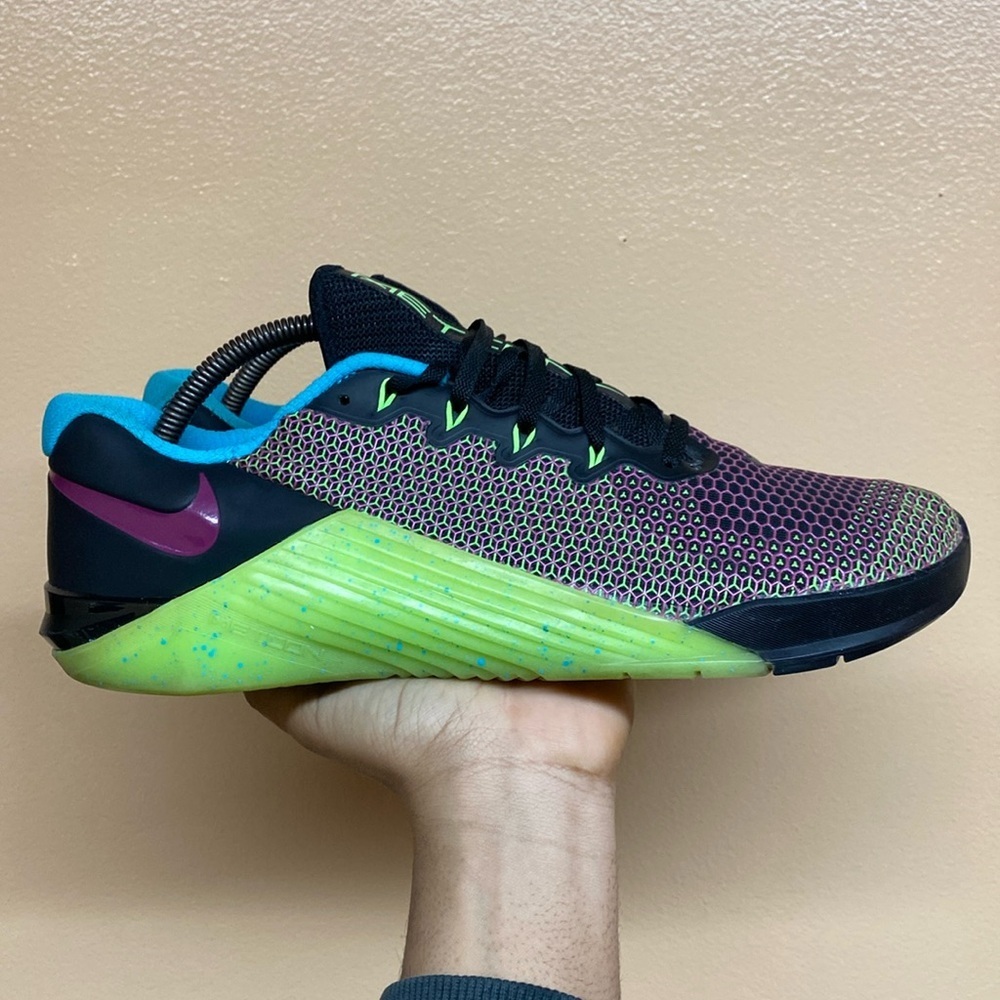 Nike Metcon 5 AMP “Black/Green Strike/Blue Fury/Fire Pink”